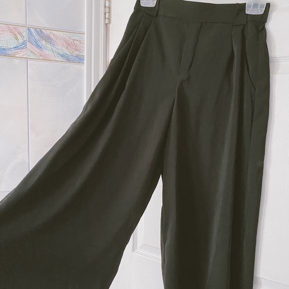 [SOLD] Zara Loose Leg Pants - Picture 2 of 4